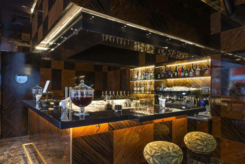 Hotel Lamee ウィーン エクステリア 写真 The bar at the restaurant
